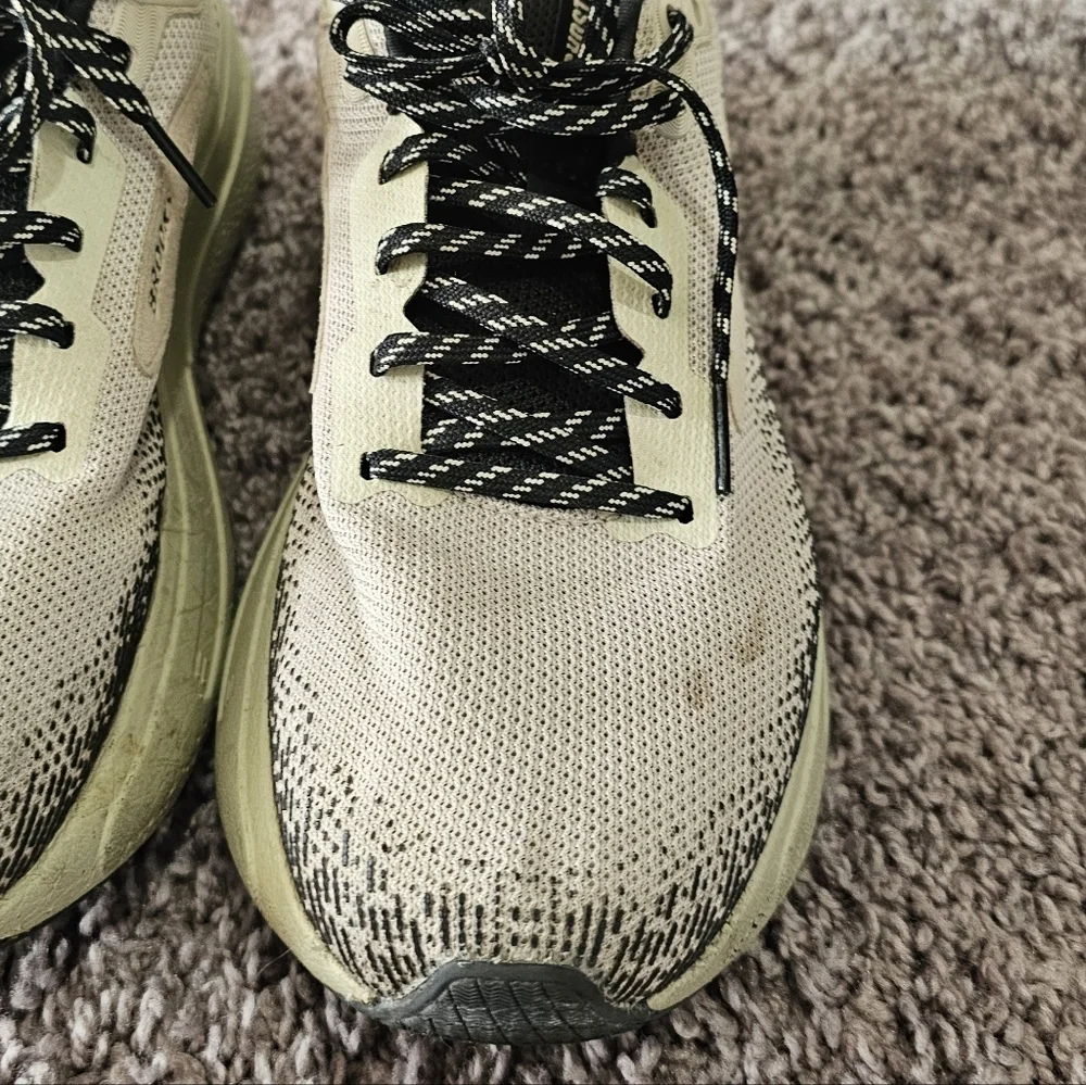 Brooks Ghost Max 2 Running Shoes Size 7.5